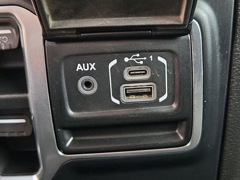 Used 2018 Jeep Wrangler Unlimited Rubicon AWD/4WD image 31