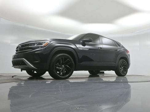 Used 2023 Volkswagen Atlas Cross Sport SE w/ Black Wheel Package AWD/4WD image 41