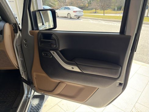 Used 2017 Jeep Wrangler Unlimited Sahara image 26