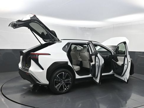 Used 2024 Toyota bZ4X AWD w/ Weather Package image 39