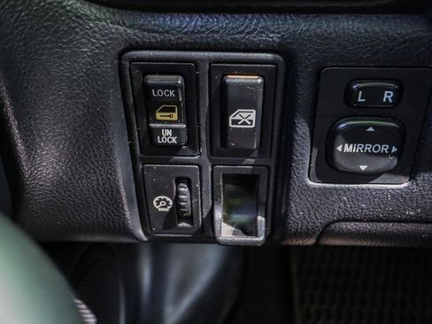 Used 2000 Toyota MR2 image 19