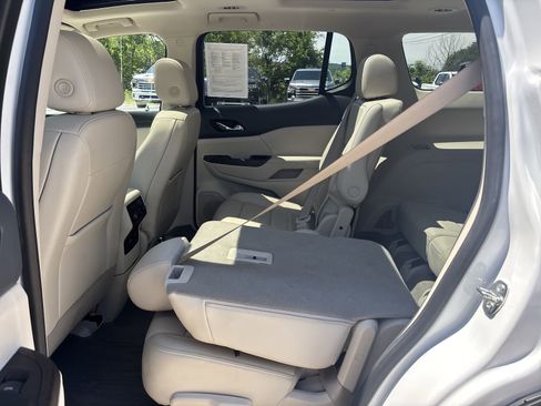 Used 2023 GMC Acadia Denali w/ Denali Ultimate Package FWD image 22