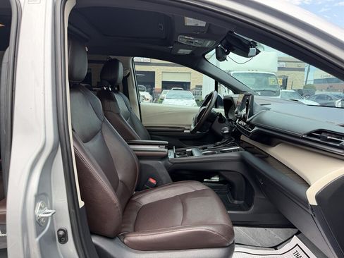 Used 2021 Toyota Sienna Platinum FWD image 12
