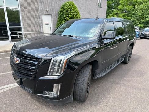 Used 2016 Cadillac Escalade ESV Luxury AWD/4WD image 2