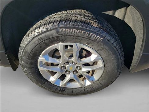 Used 2021 Chevrolet Traverse LT image 12
