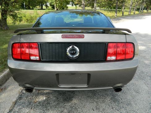 Used 2005 Ford Mustang GT Premium image 8