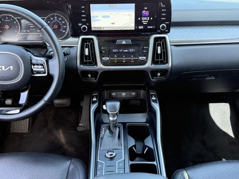 Certified 2022 Kia Sorento S FWD image 11