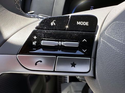 Used 2025 Hyundai Elantra Sport FWD image 17