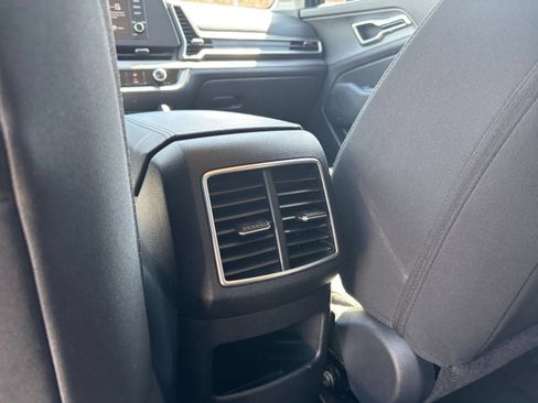 Used 2025 Kia Sportage LX FWD image 22