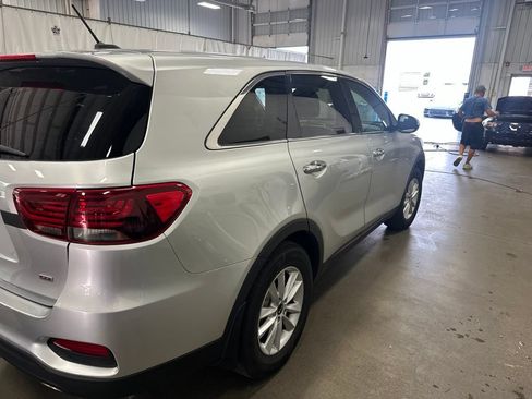 Used 2019 Kia Sorento L FWD image 3