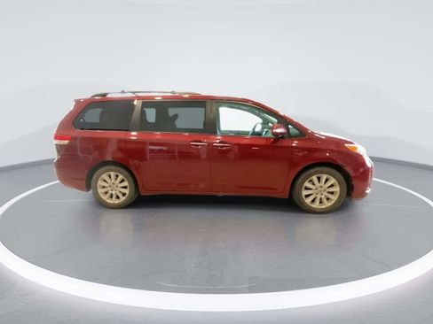 Used 2014 Toyota Sienna Limited AWD/4WD image 9