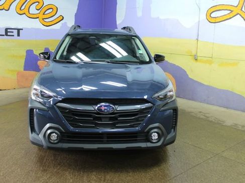 Used 2025 Subaru Outback Premium w/ Popular Package #1A image 3