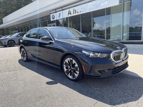 Used 2026 BMW 530i RWD image 2