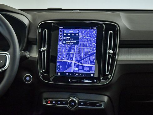 Certified 2025 Volvo XC40 B5 Plus w/ Climate Package image 14