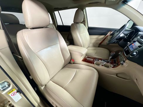 Used 2013 Toyota Highlander Limited image 31
