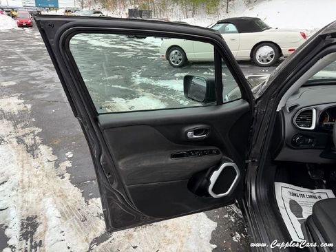 Used 2019 Jeep Renegade Sport image 5