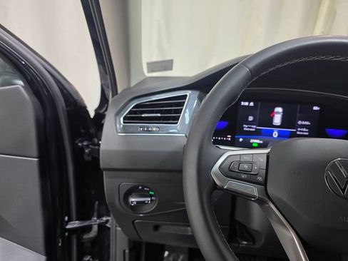 Certified 2023 Volkswagen Tiguan SE w/ Panoramic Sunroof Package image 16