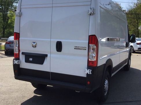 Used 2026 RAM ProMaster 2500 w/ Convenience Group FWD image 3