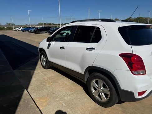 Used 2019 Chevrolet Trax LT w/ LT Convenience Package image 4