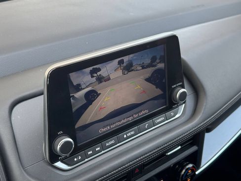 Used 2025 Nissan Rogue SV FWD image 25