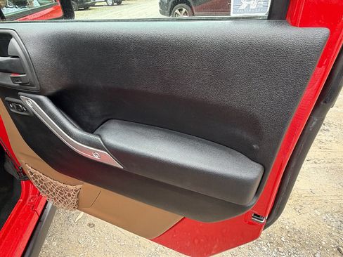 Used 2015 Jeep Wrangler Rubicon w/ Power Convenience Group AWD/4WD image 19