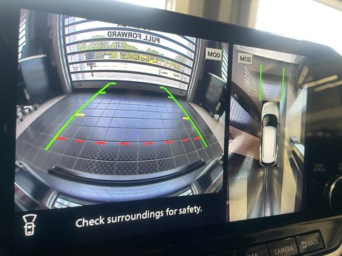 Used 2022 Nissan Rogue Platinum w/ Head-Up Display Package image 11