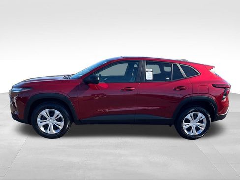 Used 2025 Chevrolet Trax LS FWD image 2