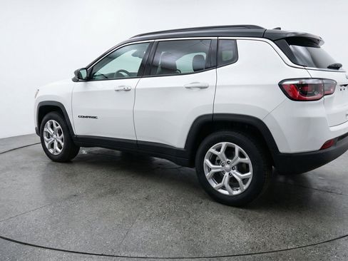 Used 2025 Jeep Compass Latitude AWD/4WD image 6