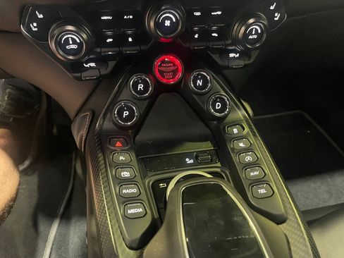 Used 2023 Aston Martin V8 Vantage Roadster RWD image 26