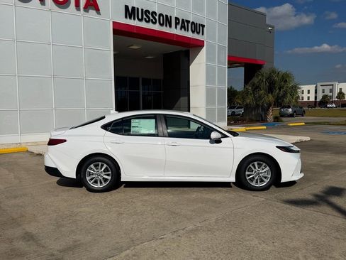 Used 2026 Toyota Camry LE w/ Convenience Package image 6