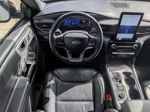 Used 2022 Ford Explorer Platinum w/ Technology Package AWD/4WD image 18