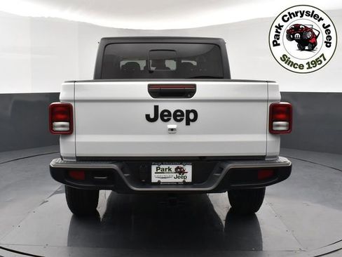 New 2025 Jeep Gladiator Sport image 5