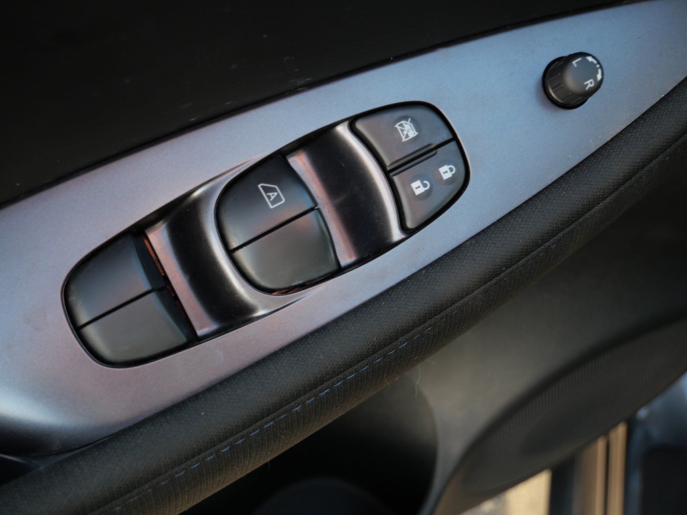 Used 2025 Nissan Leaf S FWD image 19