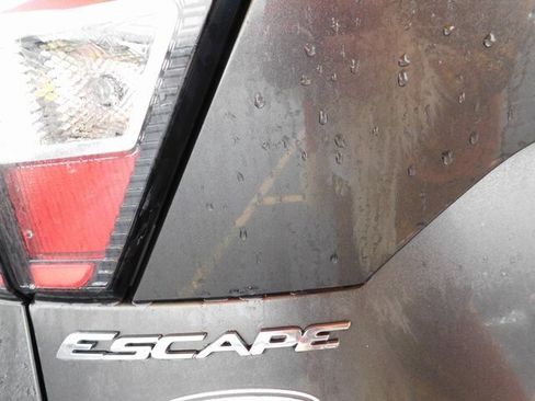 Used 2018 Ford Escape SEL image 9