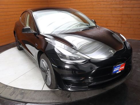 Used 2023 Tesla Model 3 Standard Range image 17