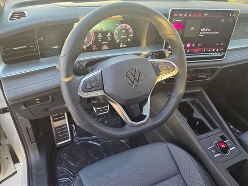 New 2026 Volkswagen Tiguan SE R-Line image 3