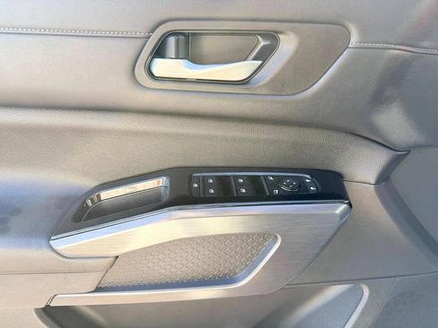 Used 2023 Nissan Pathfinder SL w/ SL Premium Package AWD/4WD image 16