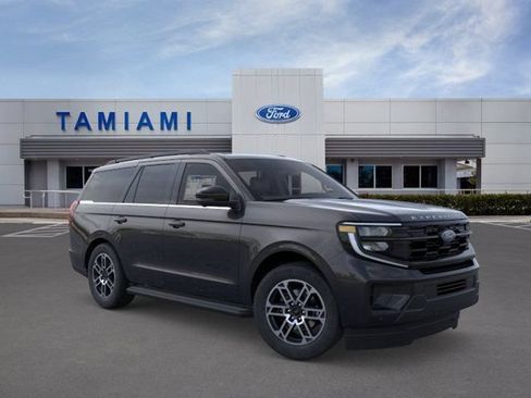 New 2026 Ford Expedition Active RWD image 7