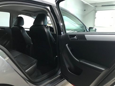 Used 2018 Volkswagen Jetta SEL FWD image 18