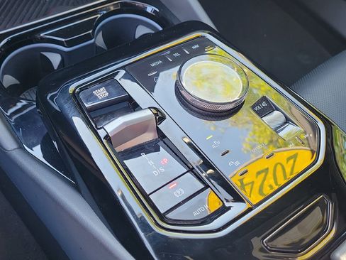 Used 2024 BMW 530i w/ Premium Package image 31