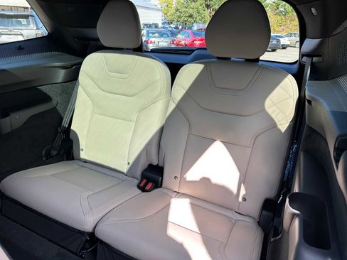 New 2025 Volvo EX90 Plus image 17