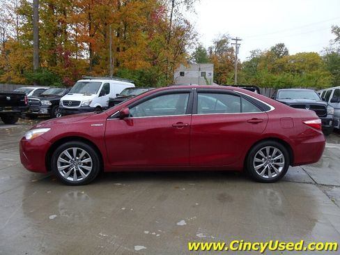 Used 2017 Toyota Camry XLE w/ Moonroof Package FWD image 7
