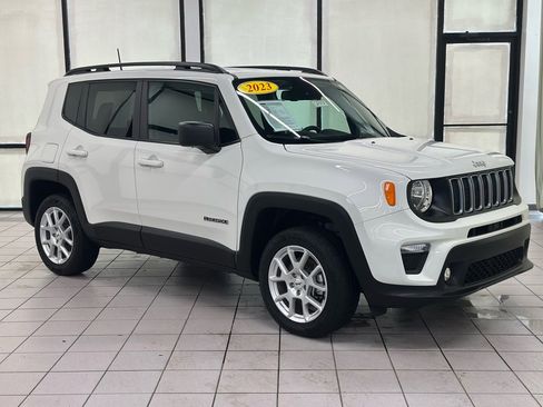 Used 2023 Jeep Renegade Latitude w/ Premium Group image 1