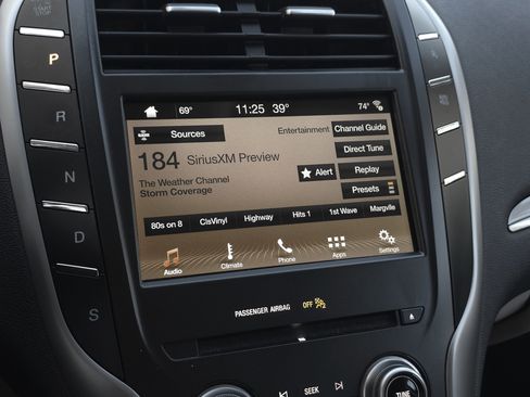 Used 2019 Lincoln MKC Premiere image 17