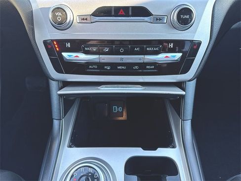 Used 2021 Ford Explorer XLT image 17