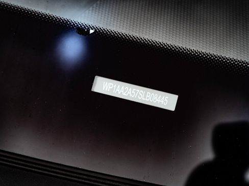 Certified 2025 Porsche Macan image 31