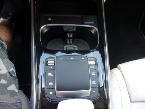 Used 2021 Mercedes-Benz GLB 250 image 17
