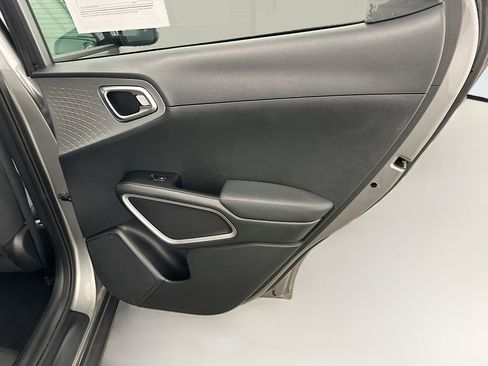 Used 2025 Kia Soul LX w/ LX Technology Package image 30