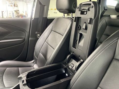Used 2024 GMC Terrain SLT image 21