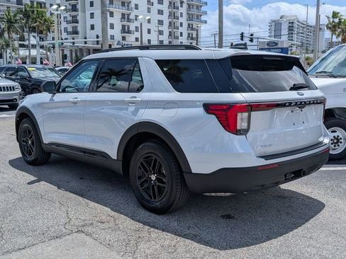 Used 2022 Ford Explorer XLT w/ Equipment Group 202A RWD image 5